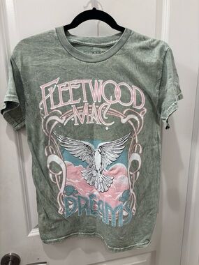NWT Fleetwood Mac 'Dreams’ Graphic Tee - Sage Green- M